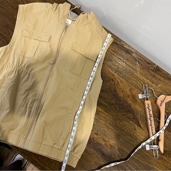 Offline by Aerie Tan Hooded Zip Front Cargo Unisex Vest - Picture 9 of 11